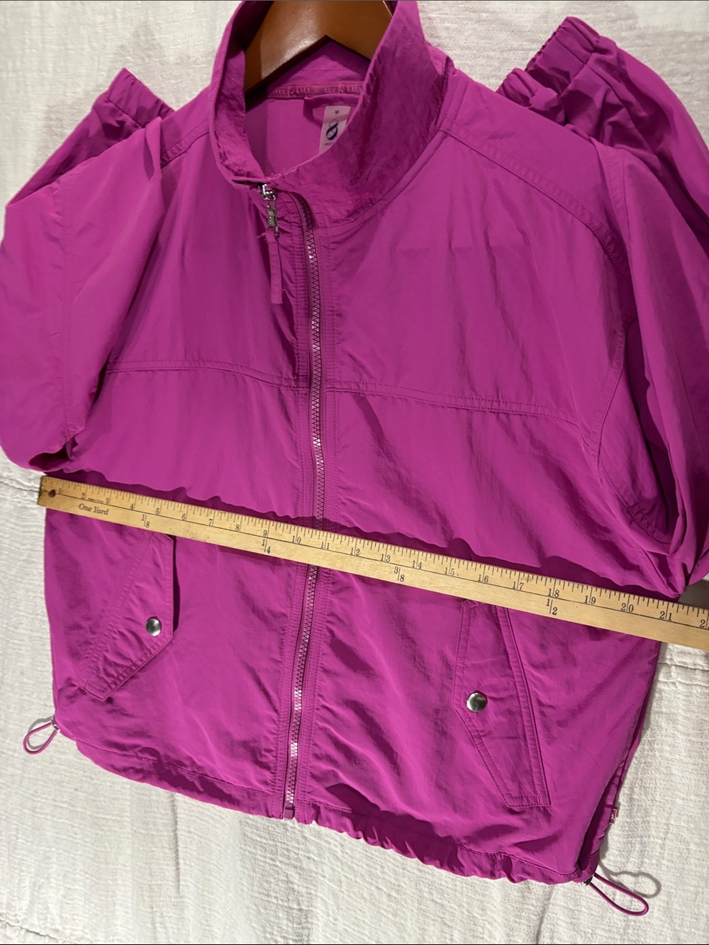 NWT Lou & Grey Fuchsia Zip-Front Windbreaker Jacket Size M Sport Utility - Picture 6 of 8
